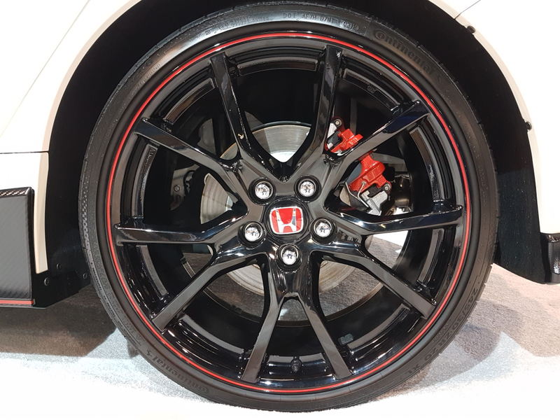 Took pictures of the brakes for reference for detailing my diecasts